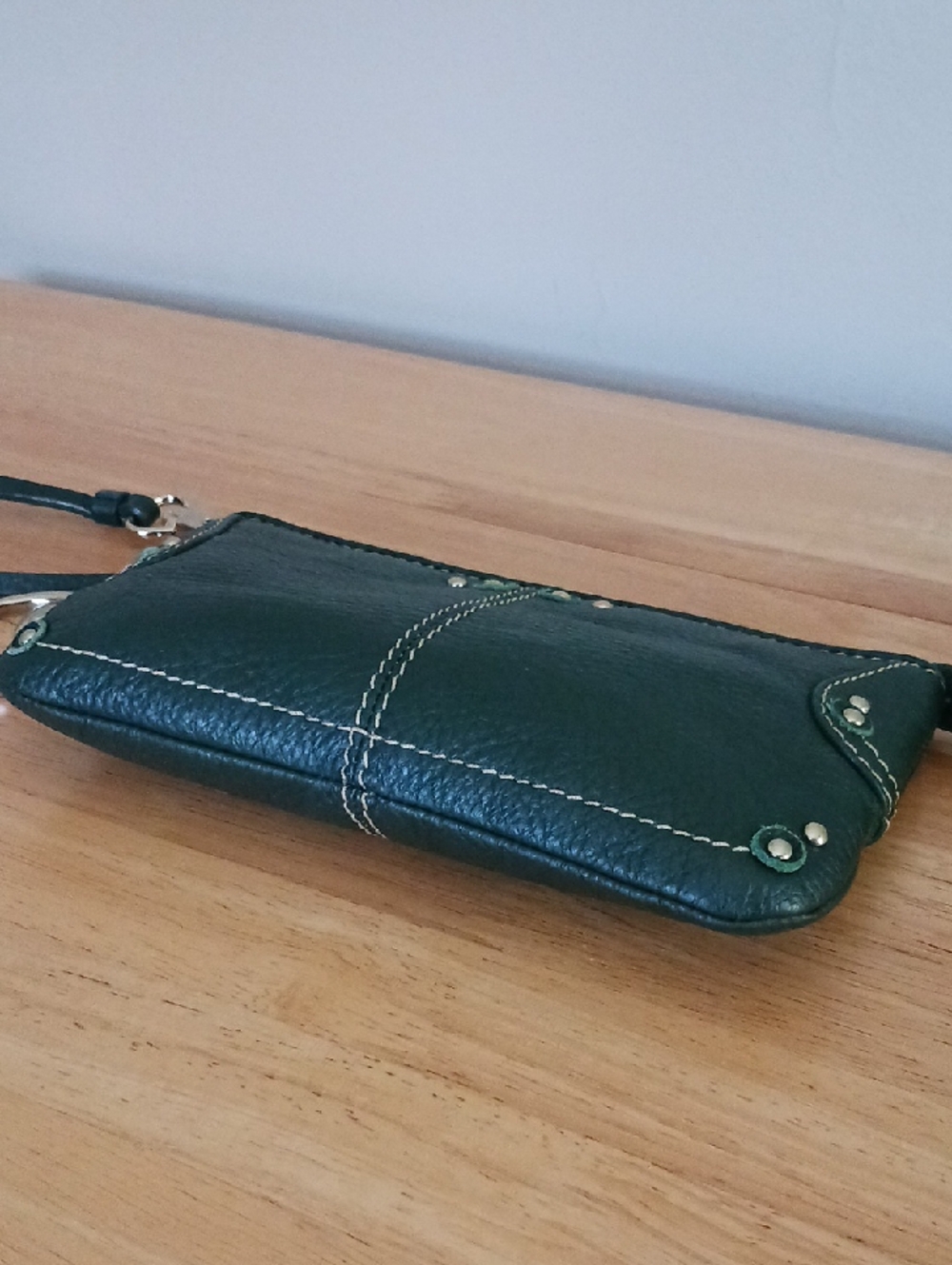 The Sak Green Leather Wristlet With Logo Charm - Picture 11 of 12
